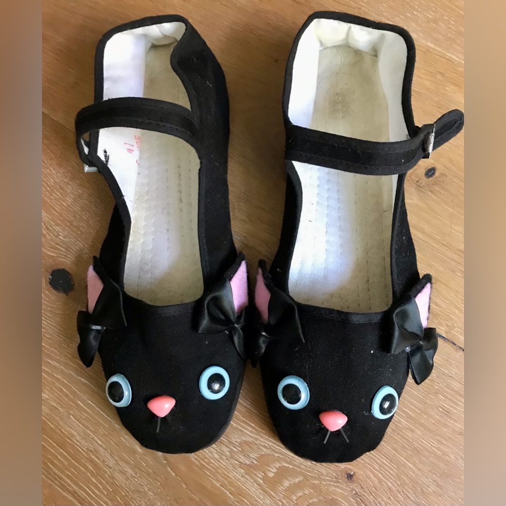 Cat shoes - size 10